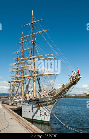 Tall Ship participant à la Tall Ships Races 2011 amarré dans le port de Greenock en Écosse Banque D'Images