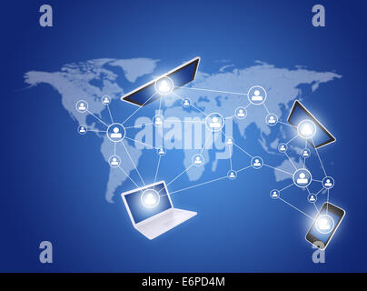 Icônes sociales et de périphériques sur carte du monde Banque D'Images