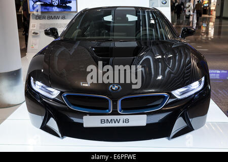 Francfort, Allemagne - le 28 août 2014 : Photo de BMW i8 série noire voiture innovation Banque D'Images