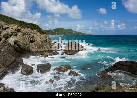 Une vue sur la côte sauvage et mer des Caraïbes sur l'est de Sainte Croix, îles Vierges américaines. USVI, U.S.V.I. Îles Vierges Américaines Banque D'Images