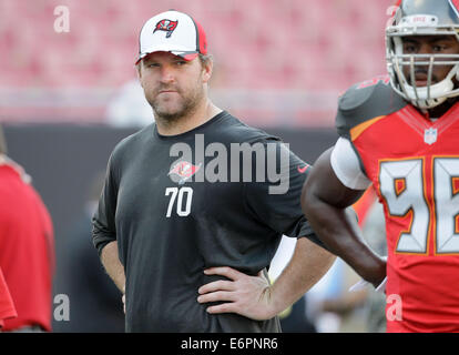 Tampa, Floride, USA. 28 août, 2014. Logan Mankins montres l'échauffement avant le Tampa Bay Buccaneers vs Redskins de Washington preseason game chez Raymond James, le jeudi (28/08/14) (Crédit Image : Crédit : Brendan Fitterer/Tampa Bay Times/ZUMA/Alamy Fil Live News) Banque D'Images