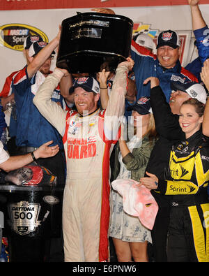 DAYTONA Beach, Floride - Le 22 janvier : Dale Earnhardt Jr. remporte la 56e au Daytona 500 Daytona International Speedway le 23 janvier 2013 à Daytona Beach en Floride. Avec : Dale Earnhardt Jr. Où : Daytona Beach, Florida, United States Quand : 23 Mars 2014 Banque D'Images