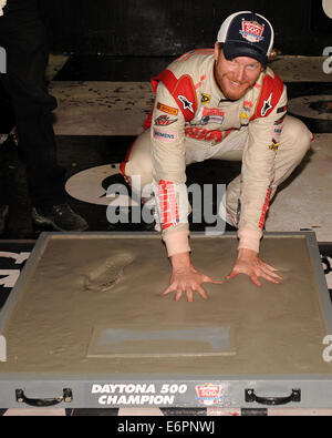 DAYTONA Beach, Floride - Le 22 janvier : Dale Earnhardt Jr. remporte la 56e au Daytona 500 Daytona International Speedway le 23 janvier 2013 à Daytona Beach en Floride. Avec : Dale Earnhardt Jr. Où : Daytona Beach, Florida, United States Quand : 23 Mars 2014 Banque D'Images