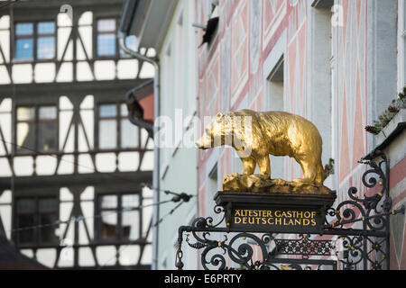 La pendaison, signe de l'Hôtel Hotel zum Bären, la plus ancienne inn en Allemagne, Freiburg im Breisgau, Forêt-Noire, Bade-Wurtemberg, Allemagne Banque D'Images