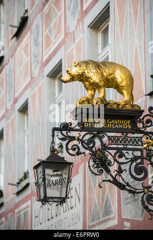 La pendaison, signe de l'Hôtel Hotel zum Bären, la plus ancienne inn en Allemagne, Freiburg im Breisgau, Forêt-Noire, Bade-Wurtemberg, Allemagne Banque D'Images