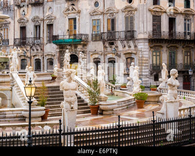 Fontana della Vergogna fontaine de la Piazza Pretoria par le sculpteur maniériste Florentin FRANCESCO Camilliani, 1554, 1555 Banque D'Images