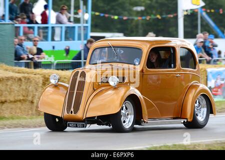 Hot Rod à Chris Evans' CarFest Sud en aide aux enfants dans le besoin Banque D'Images