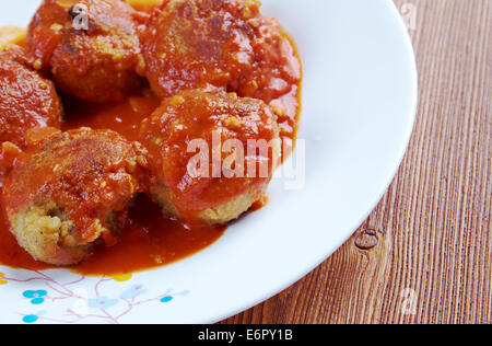 Boulettes de poisson cuisine marocaine - fishballs en sauce tomate Banque D'Images