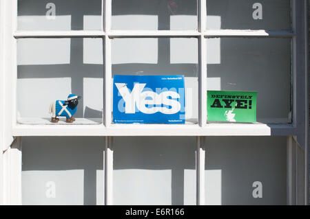 Référendum écossais oui dans la fenêtre de la chambre North Berwick, East Lothian, Ecosse, Europe Banque D'Images