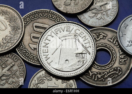 Pièces de monnaie de la Barbade. Moulin représentée dans la pièce de vingt-cinq cents barbadien. Banque D'Images