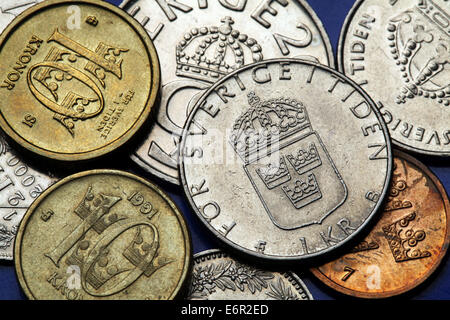 Coins de la Suède. Swedish national armoiries représentées en couronnes suédoises de monnaie. Banque D'Images
