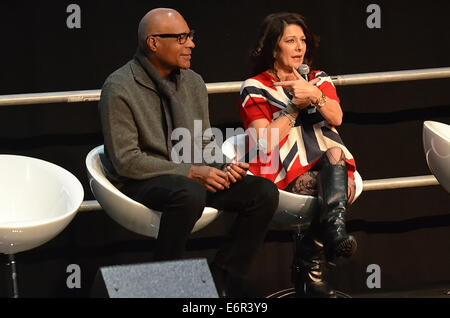 Star Trek Destination Allemagne est un événement de trois jours, à compter du vendredi 21 février au dimanche 23 février 2014 tenue au parc des expositions de Francfort. Les visiteurs ont la chance de rencontrer des acteurs et actrices de la série Star Trek et les films. Avec : Michael Banque D'Images