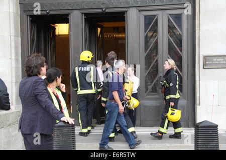 Londres, Royaume-Uni, le 29 août 2014 : Fire Brigade appelée à le siège de la BBC à Broadcasting House, Portland Place, à Londres, au Royaume-Uni. Banque D'Images