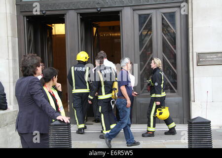 Londres, Royaume-Uni, le 29 août 2014 : Fire Brigade appelée à le siège de la BBC à Broadcasting House, Portland Place, à Londres, au Royaume-Uni. Banque D'Images