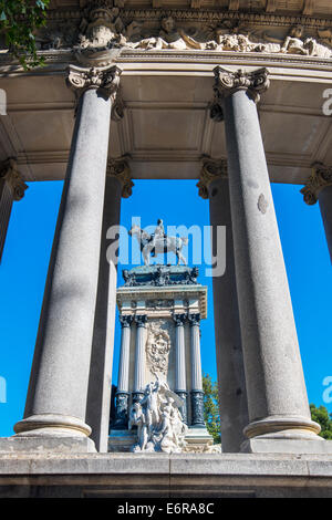 Monument à Alfonso XII, parc del Buen Retiro, Madrid, Comunidad de Madrid, Espagne Banque D'Images