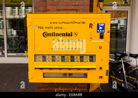 'Petit' Distributeur automatique de location de chambres à air, Brême, Allemagne Banque D'Images