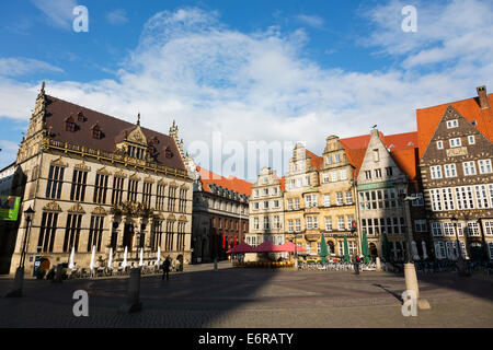 Place du marché, Brême, Allemagne. Montrant le Markt Schuetting et autres bâtiments historiques. Banque D'Images