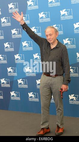 Venise. 29 août, 2014. Frederick Wiseman Directeur nous pose au cours de la photo pour le Lion d'or pour les réalisations de toute une vie de la 71e Festival International du Film de Venise, à Lido de Venise, l'Italie le 29 août. 2014. Credit : Liu Lihang/Xinhua/Alamy Live News Banque D'Images