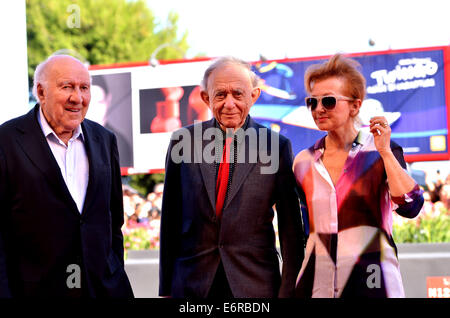 Venise, Italie. 29 août, 2014. Le directeur nous Frederick Wiseman (C) reçoit le Lion d'or pour l'ensemble de sa carrière lors de la 71th Venice Film Festival à Venise, Italie, le 29 août, 2014. Credit : Xu Nizhi/Xinhua/Alamy Live News Banque D'Images