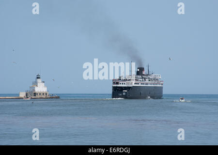 Au Wisconsin, le lac Michigan, Manitowoc. S.S. Badger, seules les centrales au charbon dans le navire à vapeur à passagers nous, vers 1952. Banque D'Images