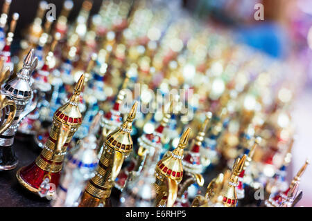 Touristiques locales artisanat à Dubaï, dans le terminal aérien. Banque D'Images