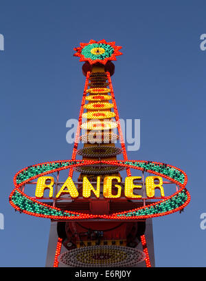 L 'Ranger', l'un des manèges de Luna Park amusement park à Sydney Banque D'Images