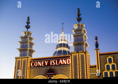 "Coney Island" à Luna Park à Sydney Banque D'Images