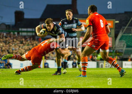 Leicester, Royaume-Uni. 29 août, 2014. Leicester Tigers contre les Cardiff Blues. Action comme tentative de Cardiff à percer la défense de Leicester. Credit : Action Plus Sport/Alamy Live News Banque D'Images