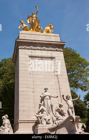 Monument du Maine, à l'extérieur de la porte des marchands, Central Park, Manhattan, New York City, New York, USA Banque D'Images