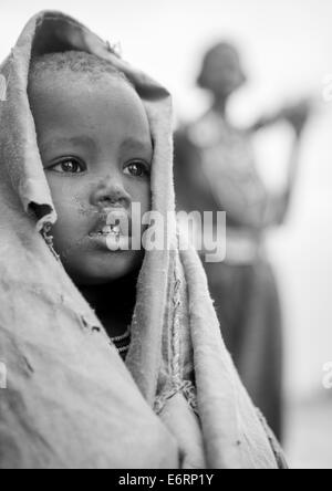 Girl Tribu Erbore, rivière Weito, vallée de l'Omo, Ethiopie Banque D'Images