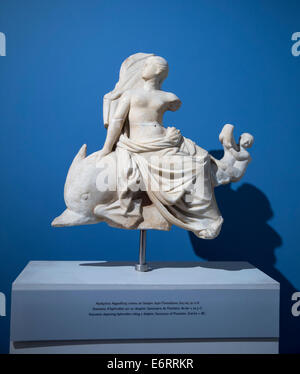 D'Aphrodite statuette équestre un dauphin du Sanctuaire de Poséidon, Limenas, Thasos, 2e - 1e ch. BC. Banque D'Images