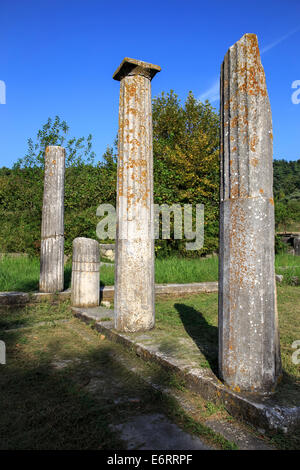 La ligne de colonnes sur les ruines de l'ancienne Agora à Limenas Banque D'Images