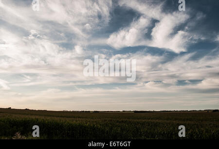 Magnifique à nuages pendant un coucher de Midwest Banque D'Images