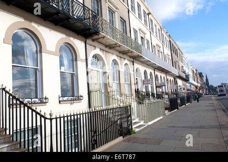 Maisons d'hôtes et petit hôtels bed and breakfast accommodation on the Esplanade, Weymouth, Dorset, Angleterre Banque D'Images