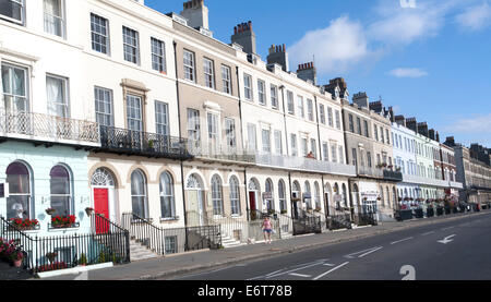 Maisons d'hôtes et petit hôtels bed and breakfast accommodation on the Esplanade, Weymouth, Dorset, Angleterre Banque D'Images