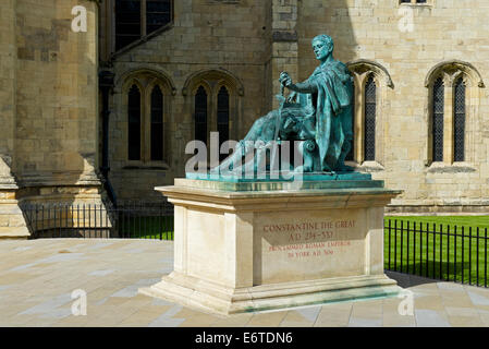 Statue de l'empereur romain, Constantin, York, North Yorkshire, England UK Banque D'Images