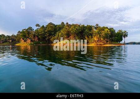 Resort at Lake Kenyir, Terengganu, Malaisie Banque D'Images