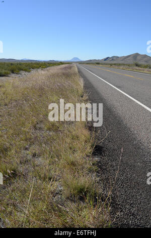 L'autoroute vide dans le Big Bend National Park de West Virginia, USA. Banque D'Images