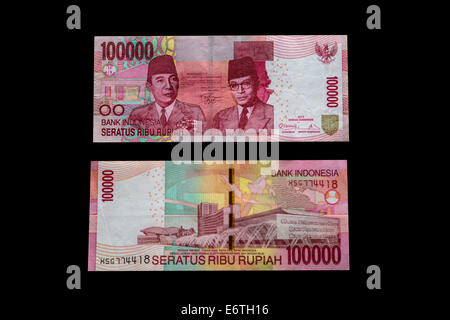 Yogyakarta, Java, Indonésie. Billet de 100 000 rupiahs. Sukarno, le premier président de l'Indonésie ; Mohammad Hatta, premier vice-président Banque D'Images