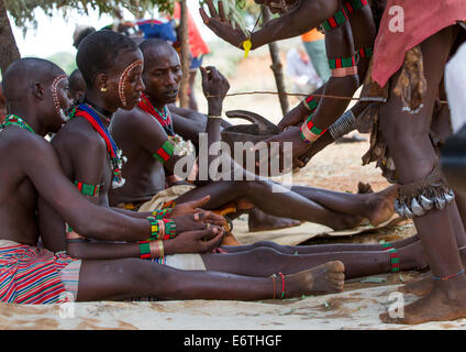 Au cours d'une tribu Bashada Bull Jumping Cérémonie, Dimeka, vallée de l'Omo, Ethiopie Banque D'Images