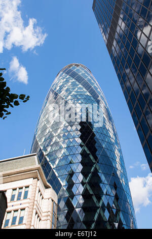 30 St Mary Axe (aka le Gherkin ou Swiss Re Building) par Norman Foster et partenaires Banque D'Images