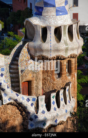 Consiergerie pavilion par Antoni Gaudi dans le parc Guell, Barcelone, Catalogne, espagne. Banque D'Images