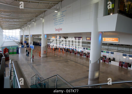 La principale salle d'enregistrement à l'aéroport John Lennon de Liverpool Banque D'Images