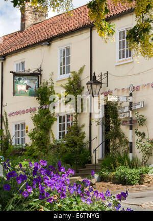 Le Durham Ox Inn, dans le village de Crayke, North Yorkshire, Angleterre. Banque D'Images