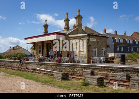 La station café dans l'ancienne gare à West Bay, Bridport, Dorset Banque D'Images