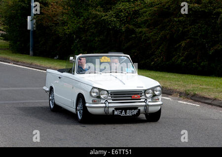 Triumph Vitesse voiture sur la Fosse Way road, Warwickshire, UK Banque D'Images