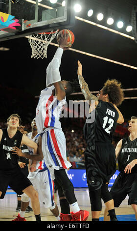 Bilbao, Espagne. 31 août, 2014. Jack Martinez (C) de la République dominicaine pousses durant la Groupe C match contre la Nouvelle-Zélande de la Coupe du Monde de Basketball FIBA 2014 en Espagne, à Bilbao, Espagne, le 31 août, 2014. La République dominicaine a remporté le match 76-63. Credit : Xie Haining/Xinhua/Alamy Live News Banque D'Images