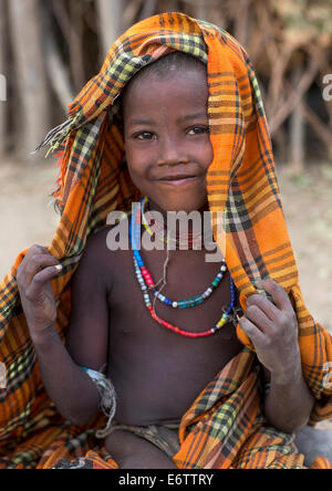 Girl Tribu Erbore, rivière Weito, vallée de l'Omo, Ethiopie Banque D'Images