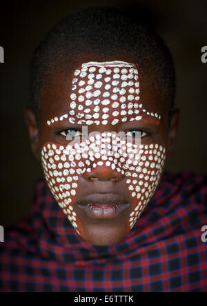 Tribu arbore adolescent avec visage peint , vallée de l'Omo, Ethiopie Banque D'Images