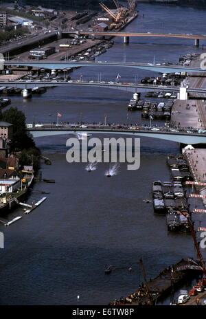 AJAXNETPHOTO.ROUEN, FRANCE.- PONTS ENJAMBANT LA SEINE.PHOTO:JONATHAN EASTLAND/AJAX REF:864008 Banque D'Images